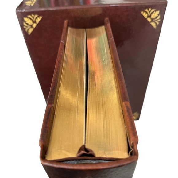 Holy Bible Family Heritage Edition 2009 Genesis New in Box with Concordance. - Picture 4 of 11